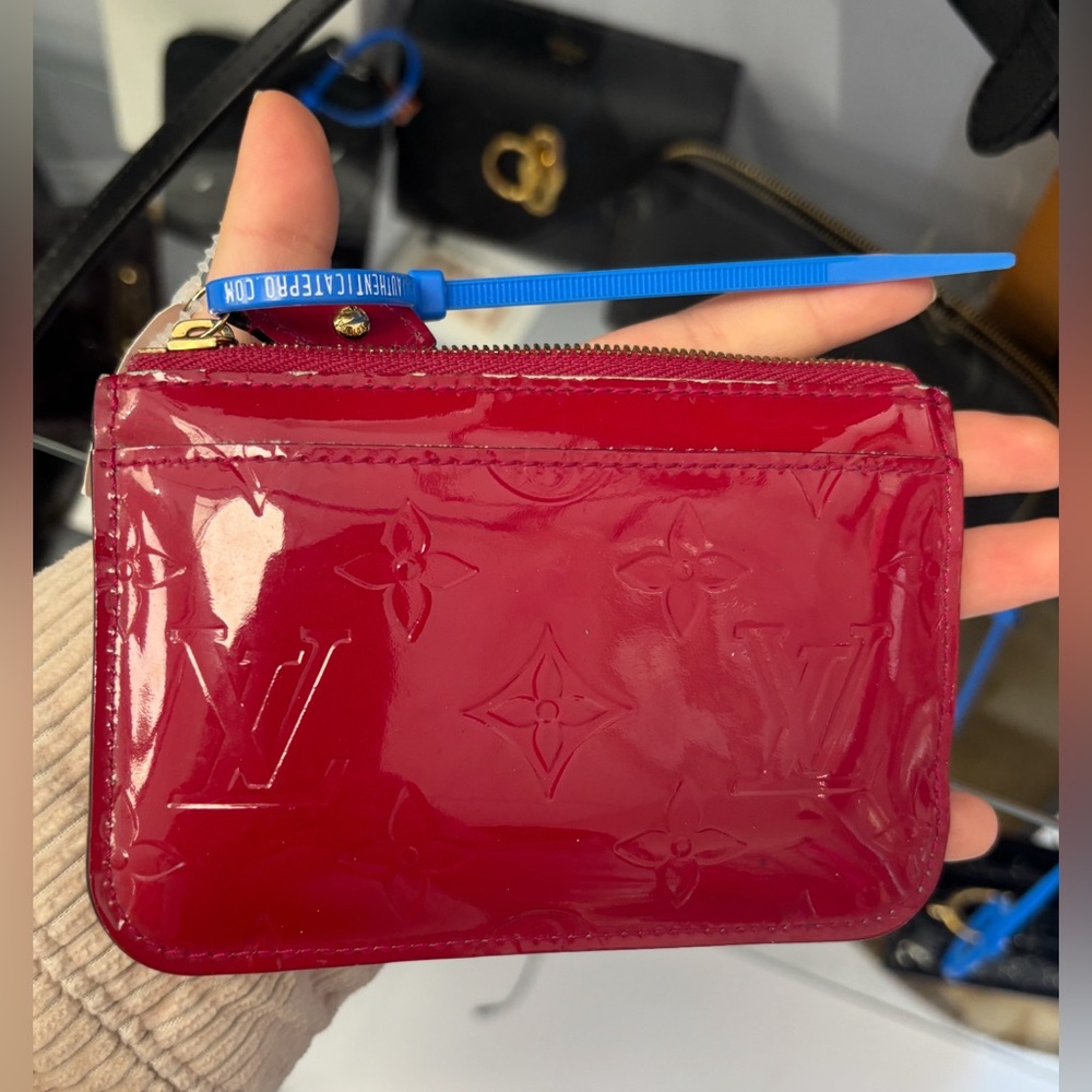 {SOLD}Louis Vuitton Pochette Clés Key in Red Monogram Vernis Patent Leather - Picture 7 of 15